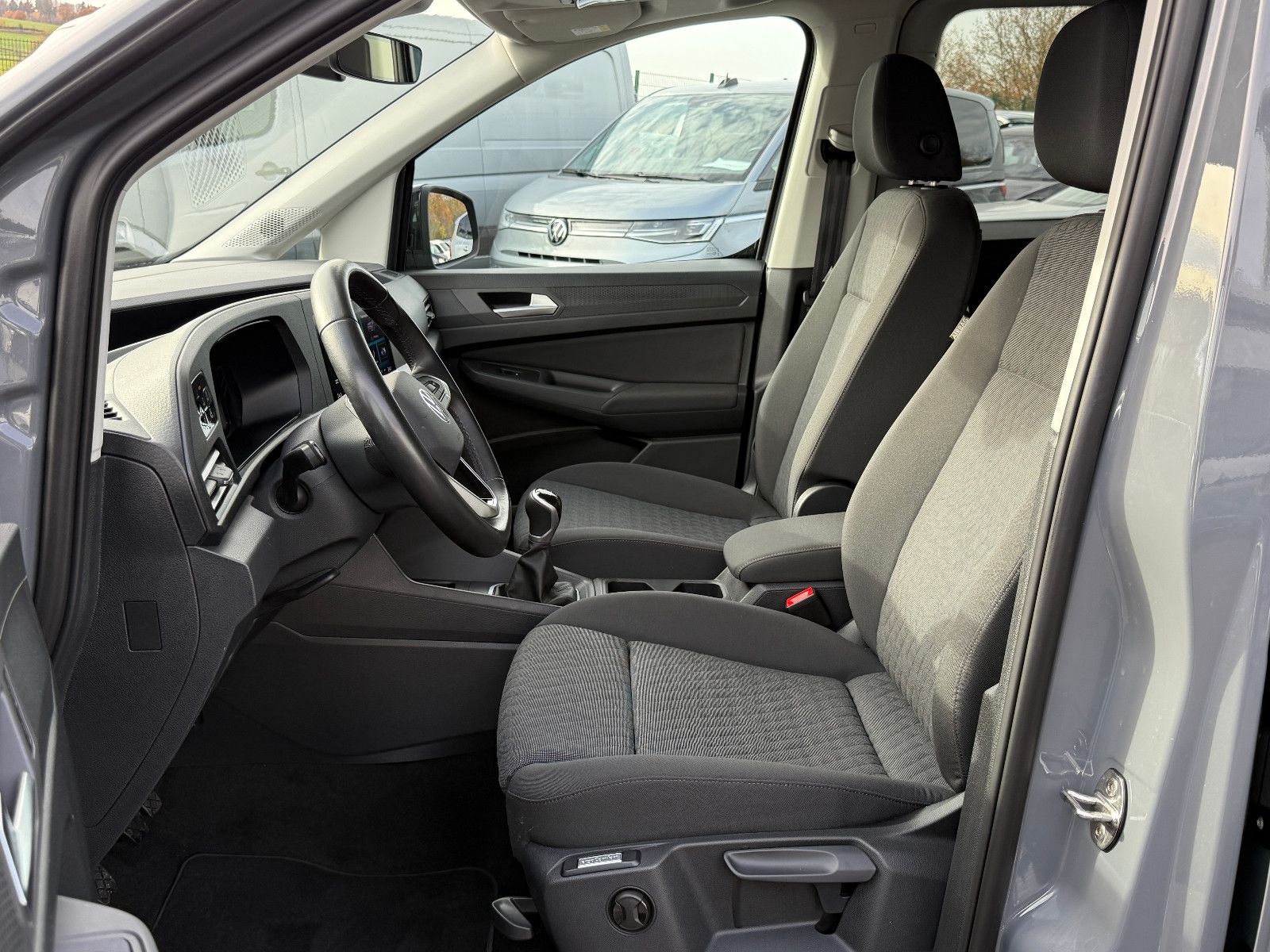 Fahrzeugabbildung Volkswagen Caddy Life Maxi 7-Sitzer ACC Blis DAB PDC SHZ