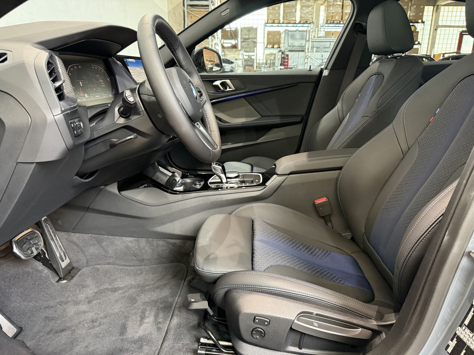 Fahrzeugabbildung BMW 218i AHK, Harman & Kardon, Lenkradheizung DAB