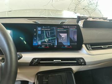 2023 BMW IX1 — миниатюра 16