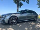 Mercedes-Benz E 220d T AMG Line; Multibeam, Command - Mercedes-Benz E 220: AMG