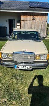 Mercedes-Benz 300cd HU neu - mit Diesel-Antrieb: Coupe, Gelb