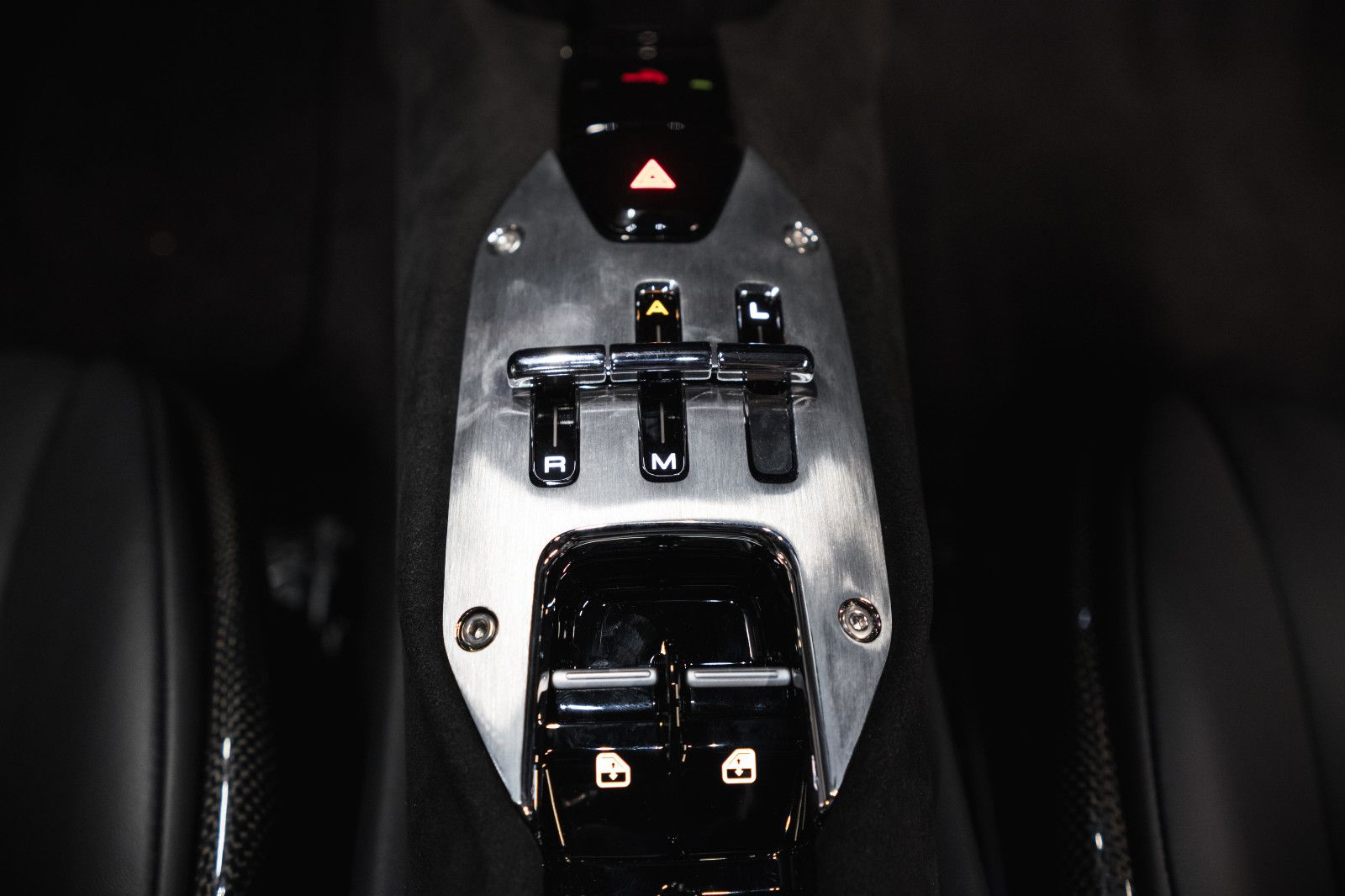 Fahrzeugabbildung Ferrari 296 GTS Sonderfarbe-Lift-Carbonsitz-Hifi-System