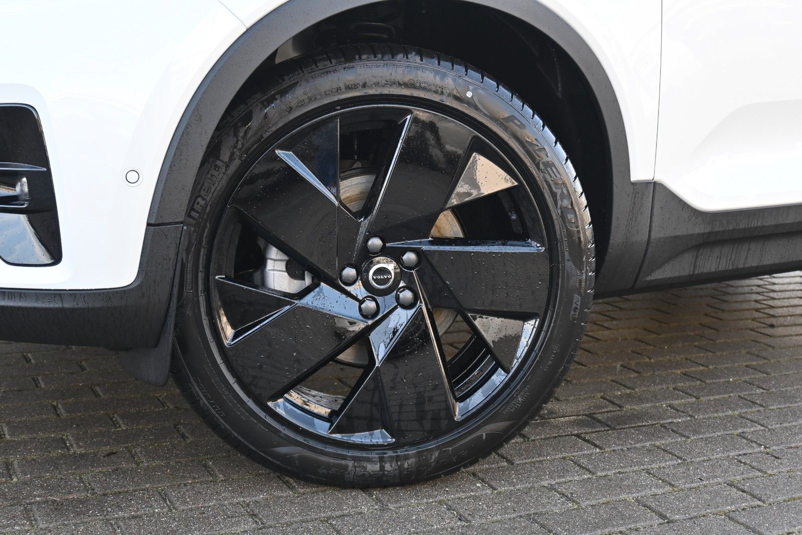 Fahrzeugabbildung Volvo XC40 B4 DKG Plus Black Edition*STDHZG*360*ACC