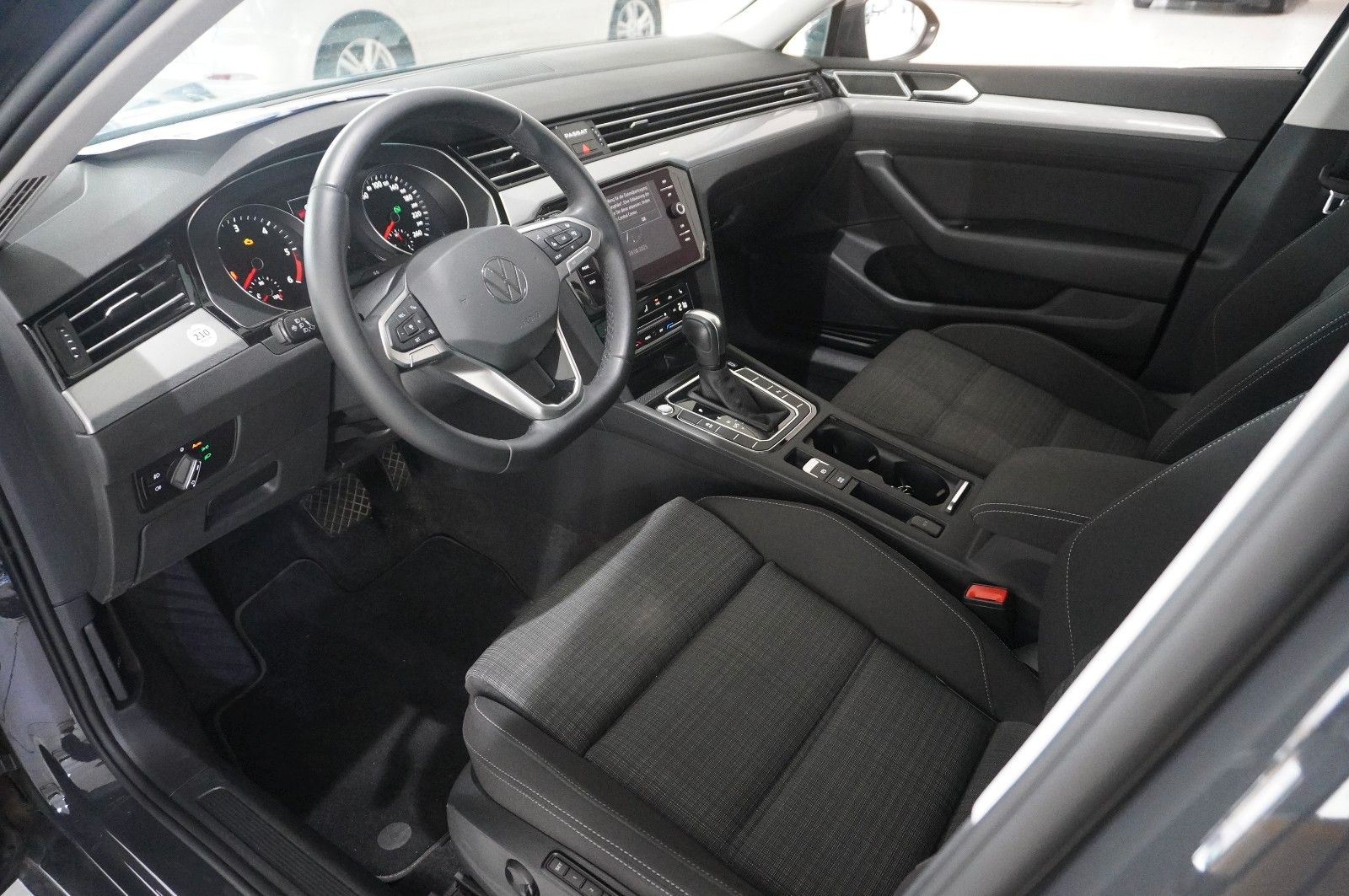 Fahrzeugabbildung Volkswagen Passat Var. 2.0D BUSINESS DSG NAVI/LED/KAMERA/SH