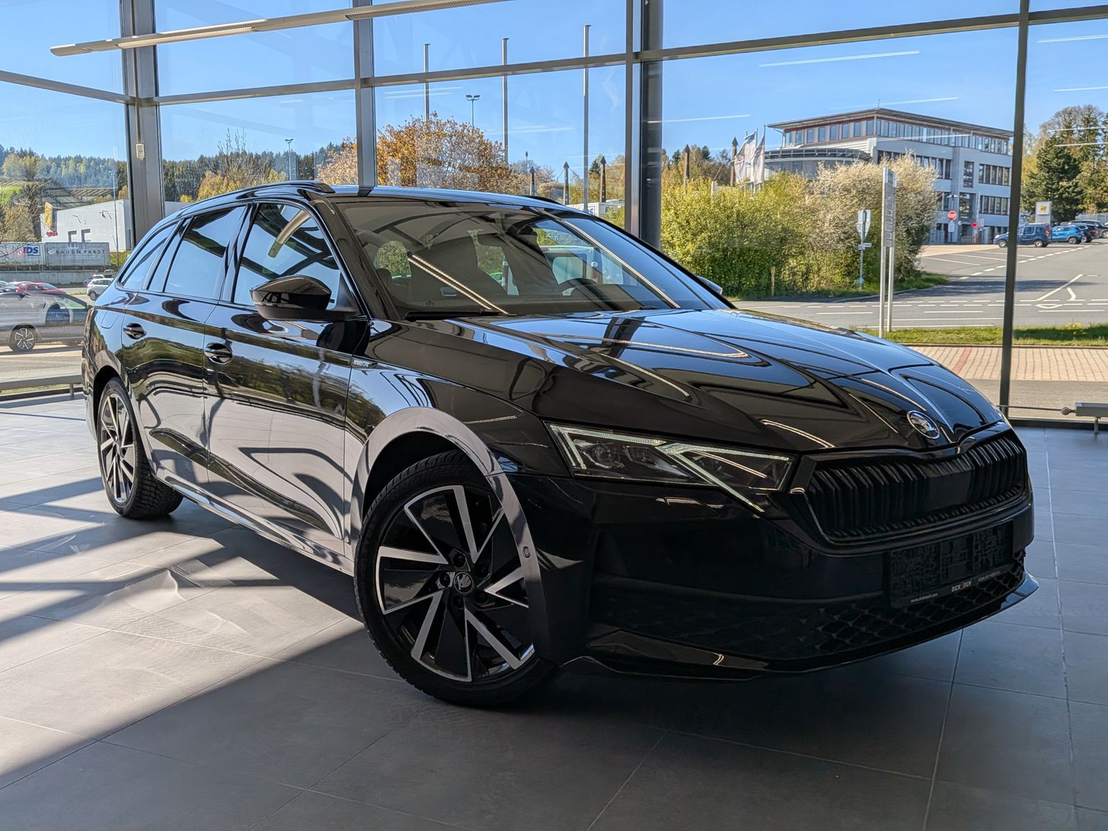 Fahrzeugabbildung SKODA Octavia 1.5 TSI Sportline Pano Matrix AHK 5J-Gar