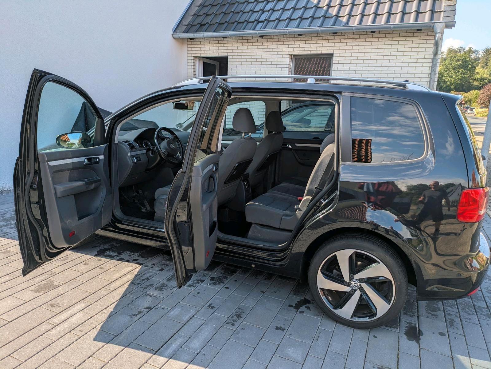 Volkswagen Touran 2011 — photo 13
