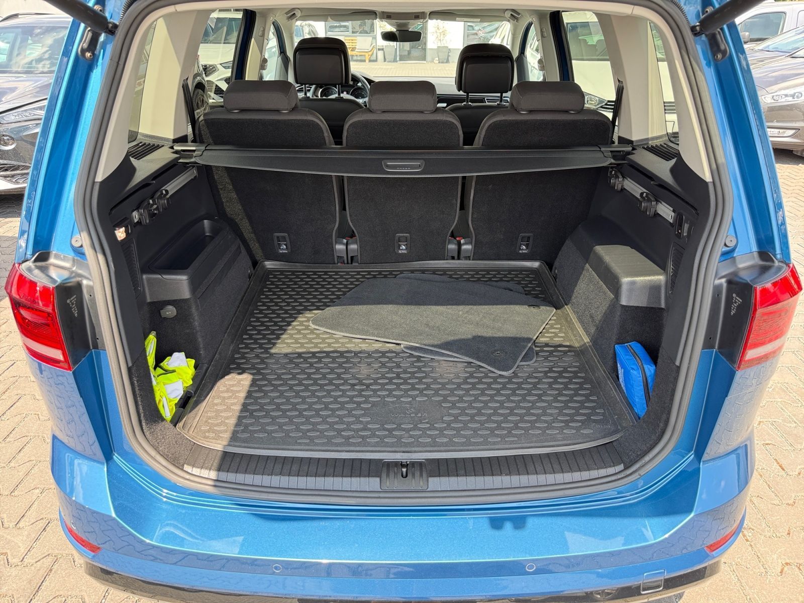 Fahrzeugabbildung Volkswagen Touran 1.4 TSI Highline R-LINE KAMERA ACC
