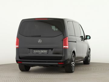 Mercedes V 220 - 2