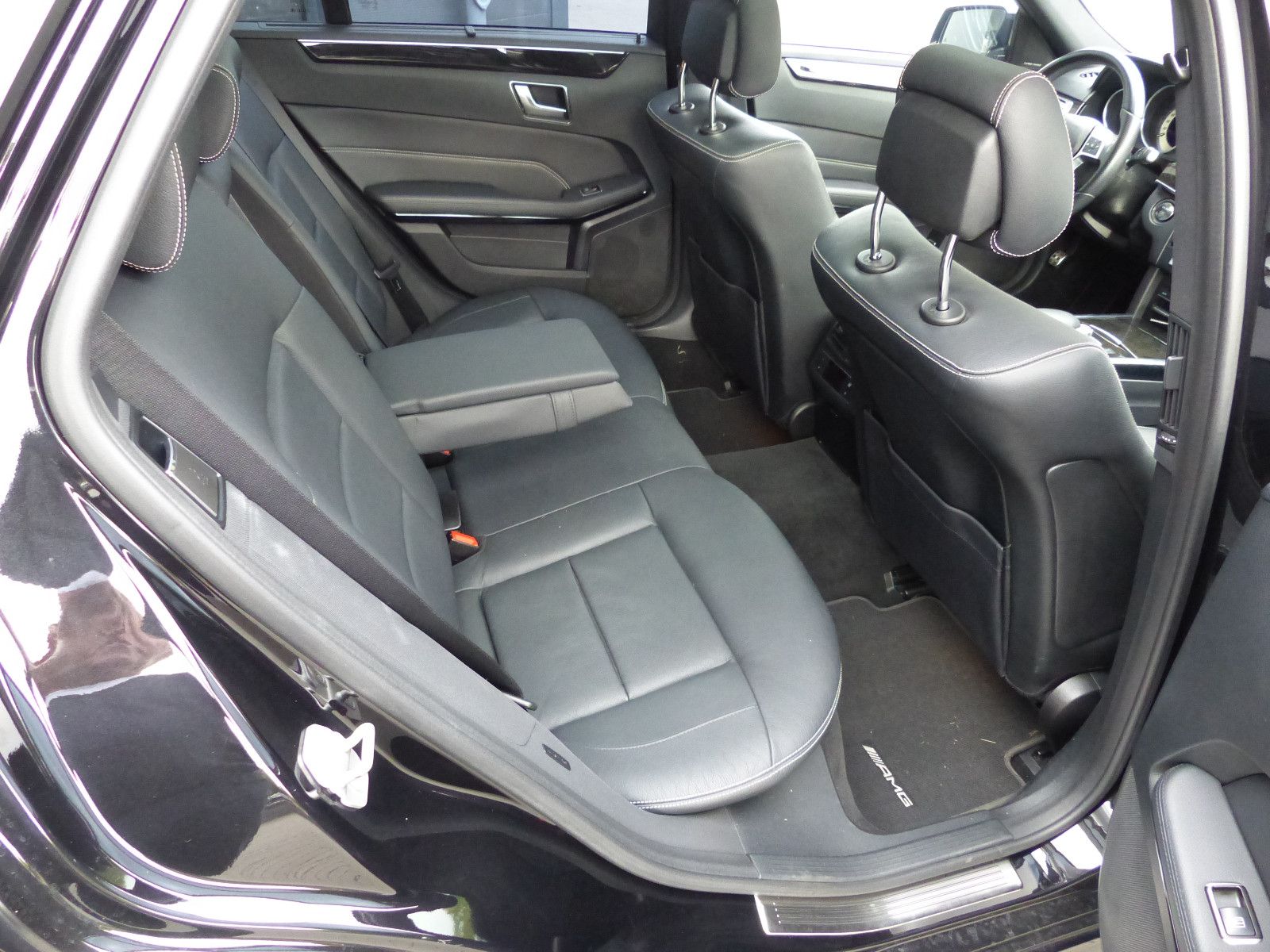 Fahrzeugabbildung Mercedes-Benz E 300 BlueTec T Diesel AMG