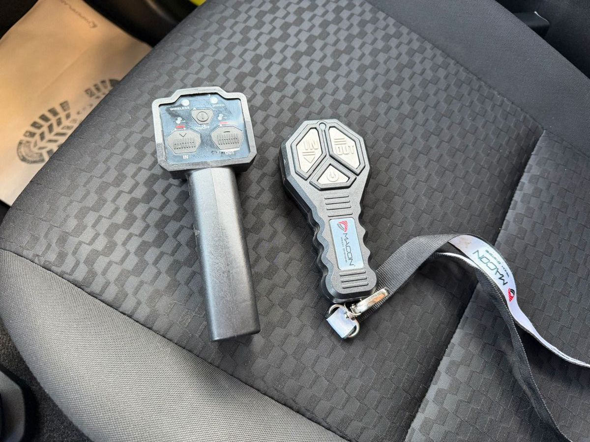 Fahrzeugabbildung Suzuki Jimny Comfort AllGrip NFZ, Foliert,Seilwinde