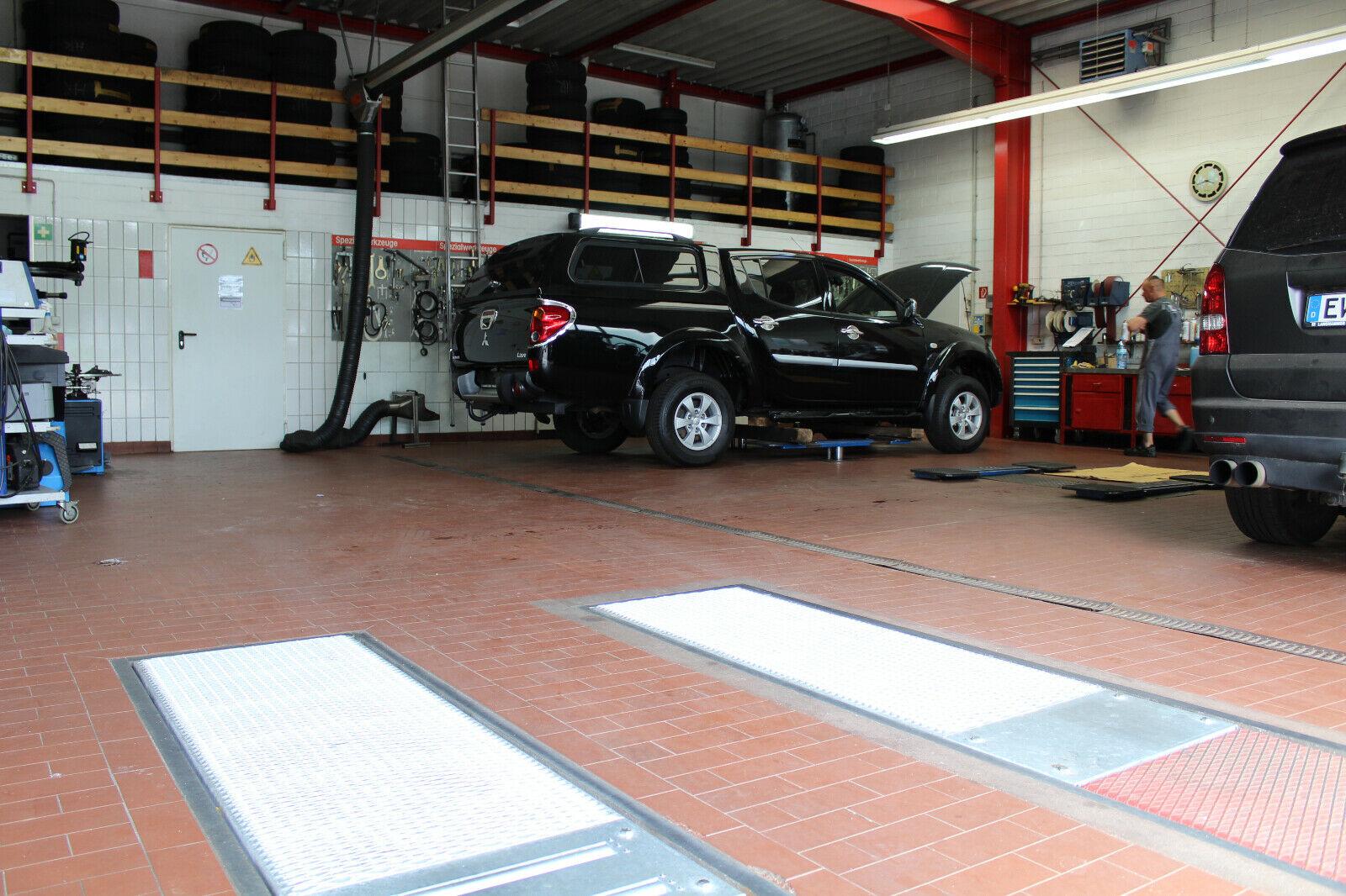 showroom-image-top