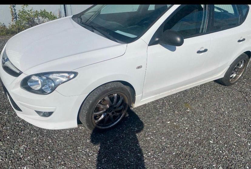 Hyundai i30 2011 — engine 116 HP (85kW)