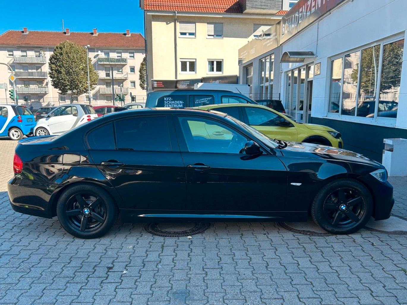 BMW 320i 2.0 170ch PACK M BVM Shadow line Sièges sport Toit ouvrant - 2EME MAIN