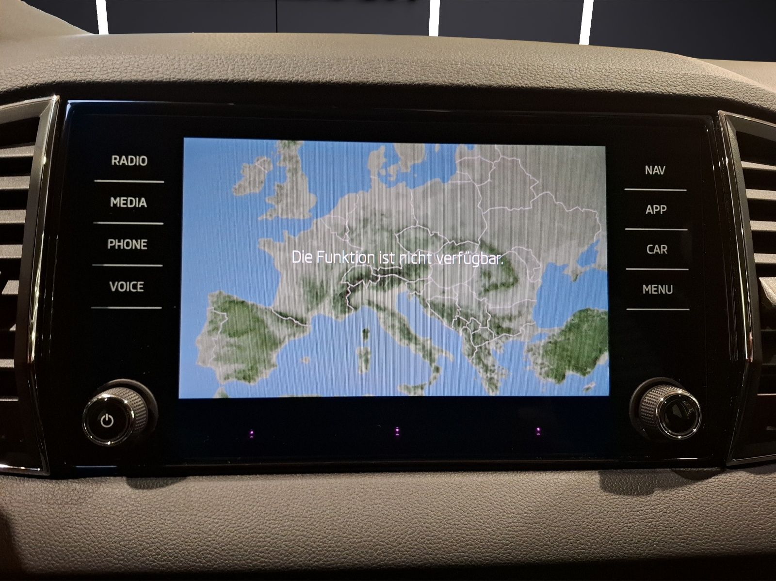 Fahrzeugabbildung SKODA Karoq TSI Ambition DSG LED AID GRA PDC SH