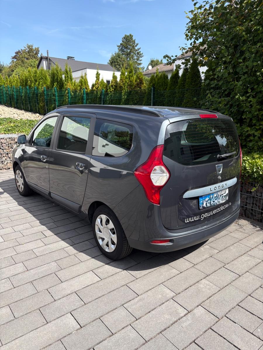 Dacia Lodgy 2013 — rear view
