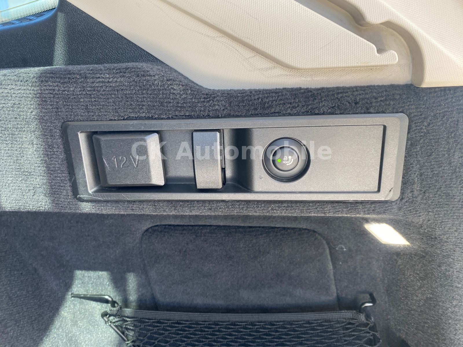Fahrzeugabbildung BMW 318d Touring Advantage/LiveCockpit/Navi/Laser/AH