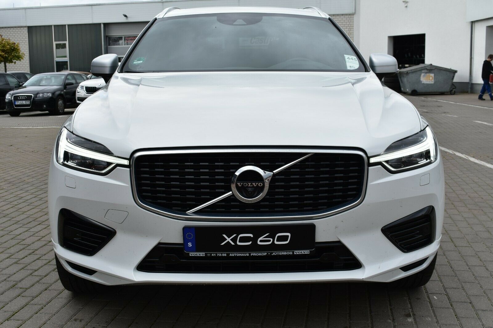 Fahrzeugabbildung Volvo XC60 T8 Twin Engine R-Design*360°*LUFT*AHK