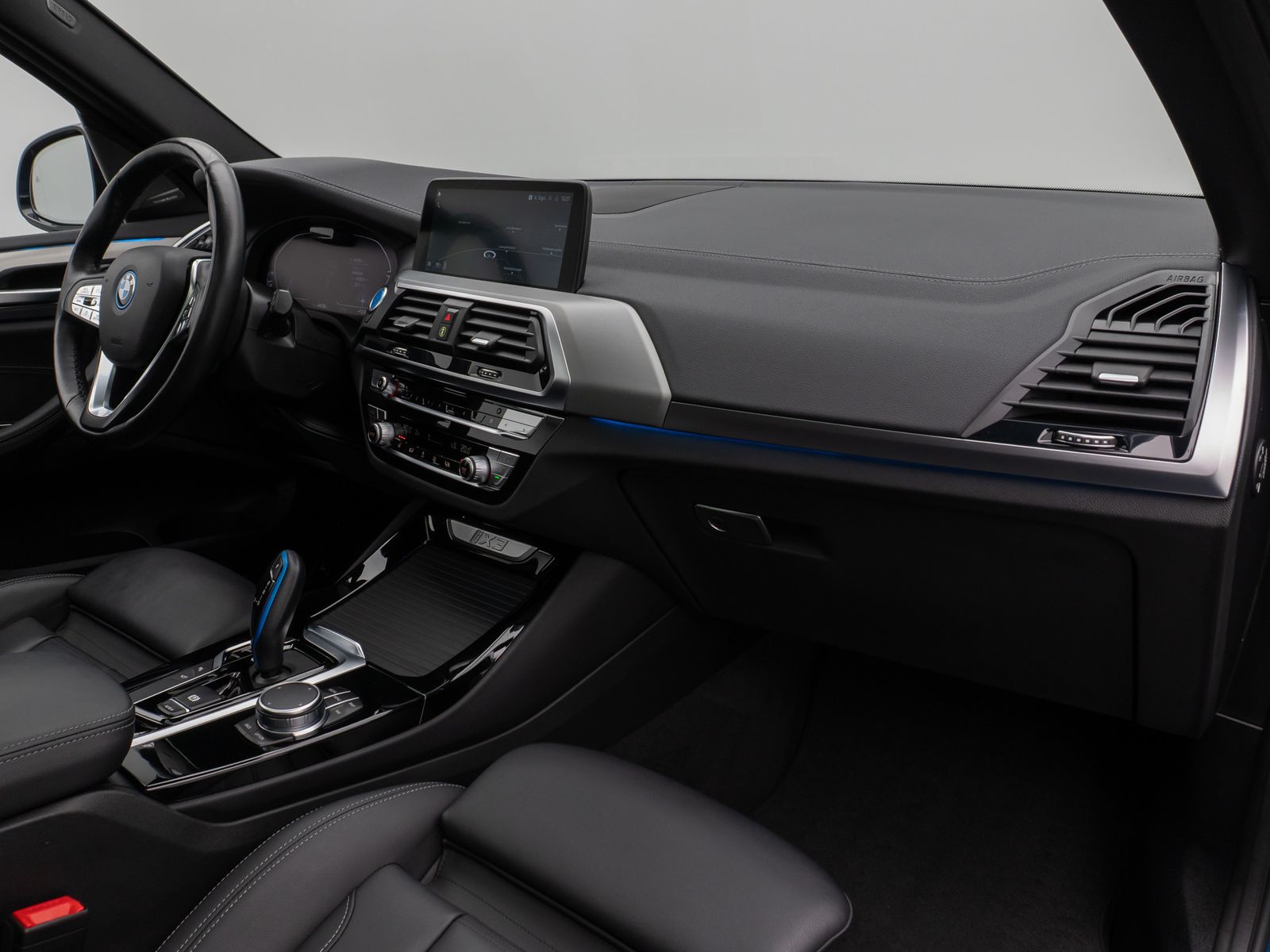 Fahrzeugabbildung BMW iX3 Impressive Panorama 360°HUD DAB H/K AHK Komf