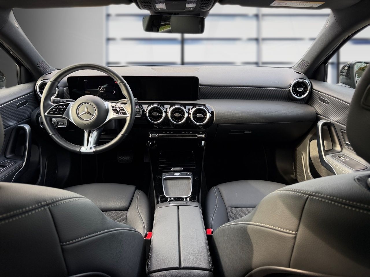 Fahrzeugabbildung Mercedes-Benz A 180 NIGHT+MULTIBEAM+KAMERA+SITZKOMFORT+