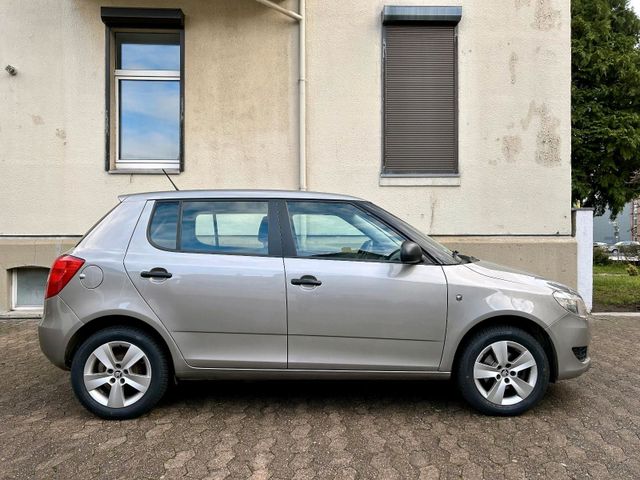 Skoda Fabia 1.2 Neue Bremsen Allwetterreifen