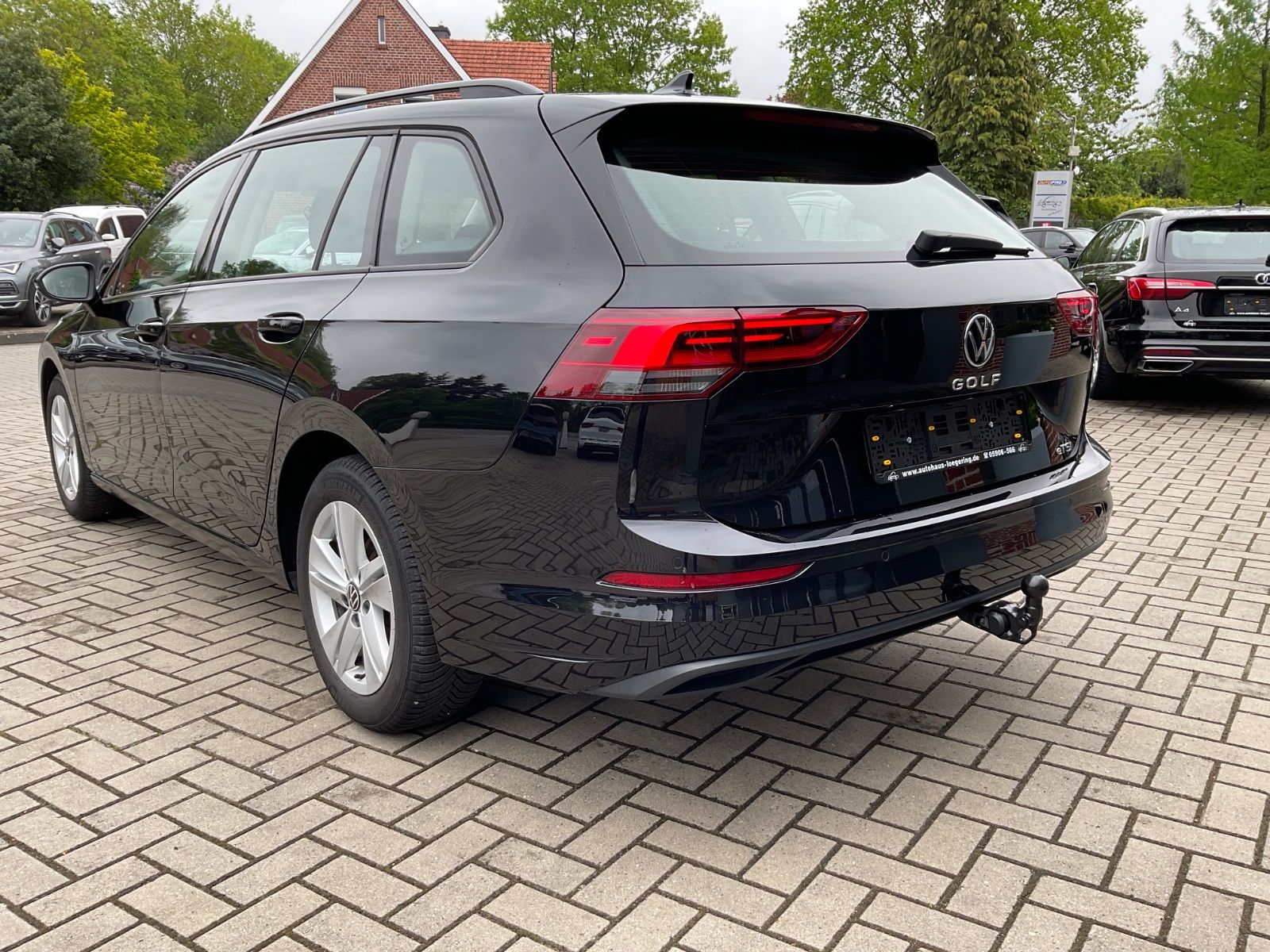 Fahrzeugabbildung Volkswagen Golf Variant 1.5 eTSI DSG Life,LED,AHK,ACC,carpl