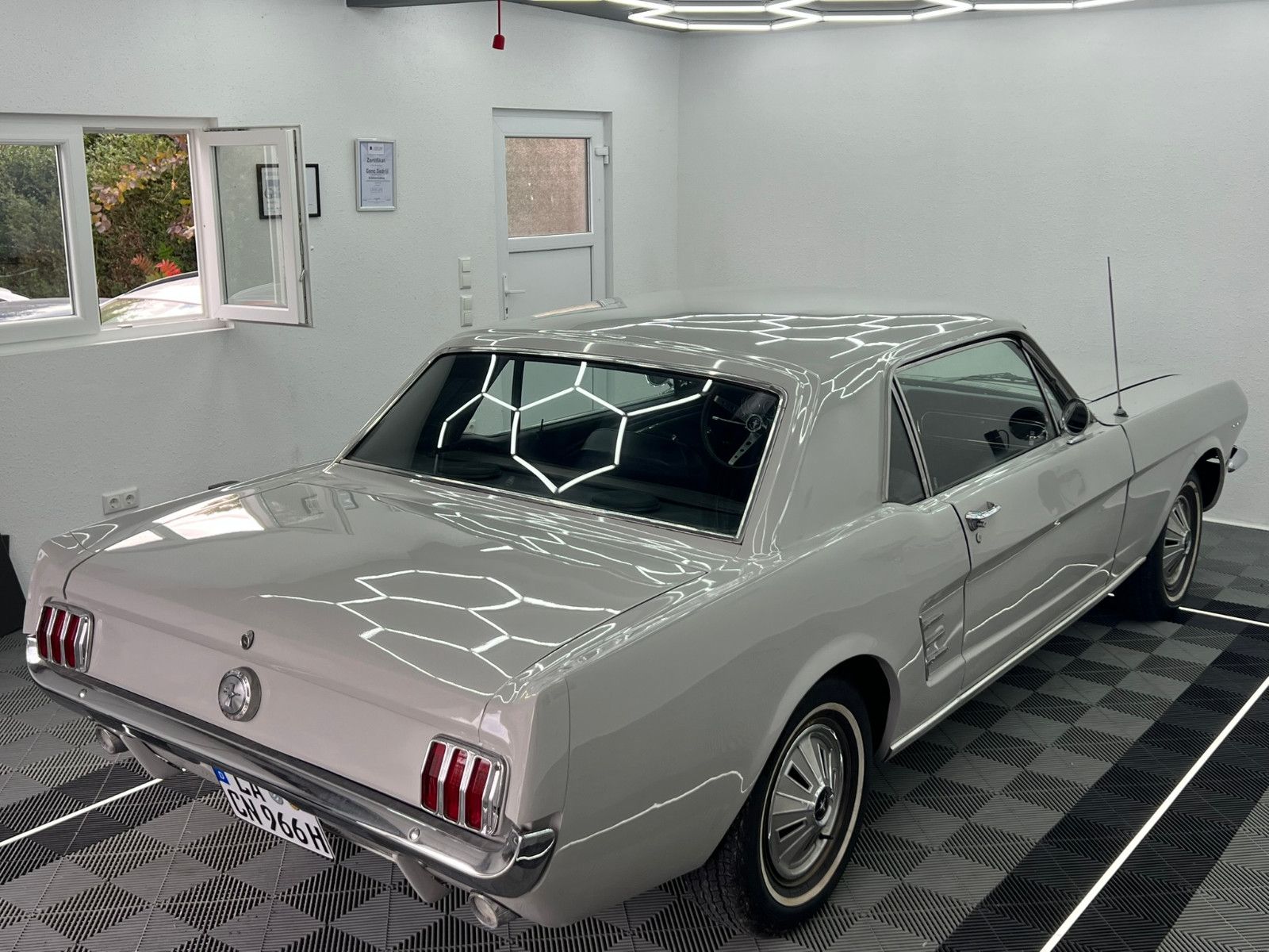 Fahrzeugabbildung Ford Mustang V6/RESTAURIERT/H-ZULASSUNG/ORIGINAL