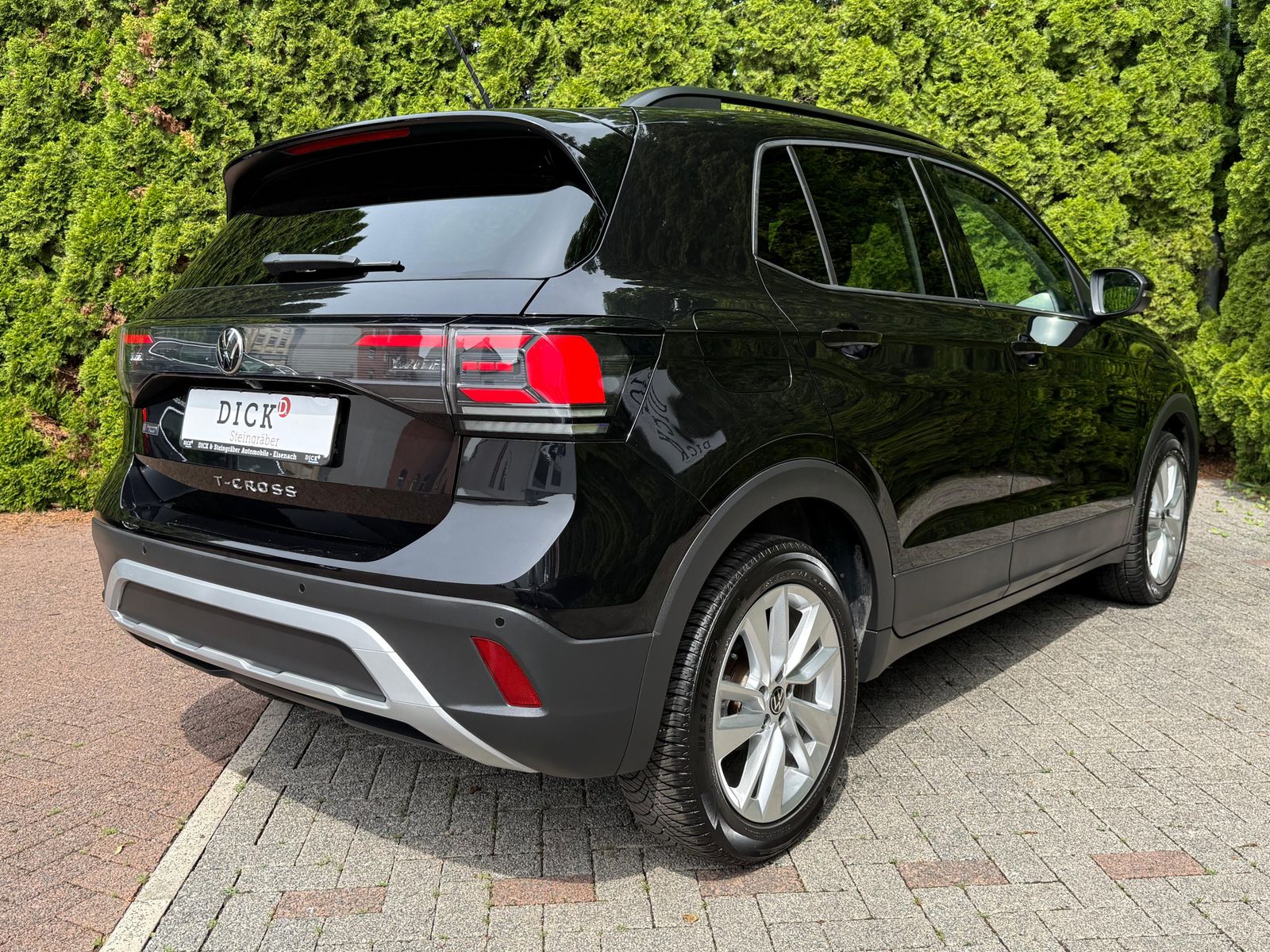 Fahrzeugabbildung Volkswagen T-Cross 1.0 TSI DSG Life LED+KAM+ACC+CARPL+SHZ+