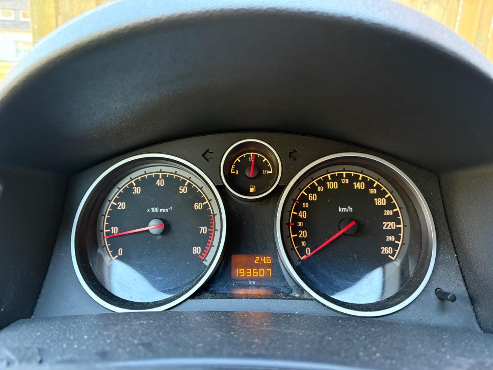Opel Astra 2005 — photo 10