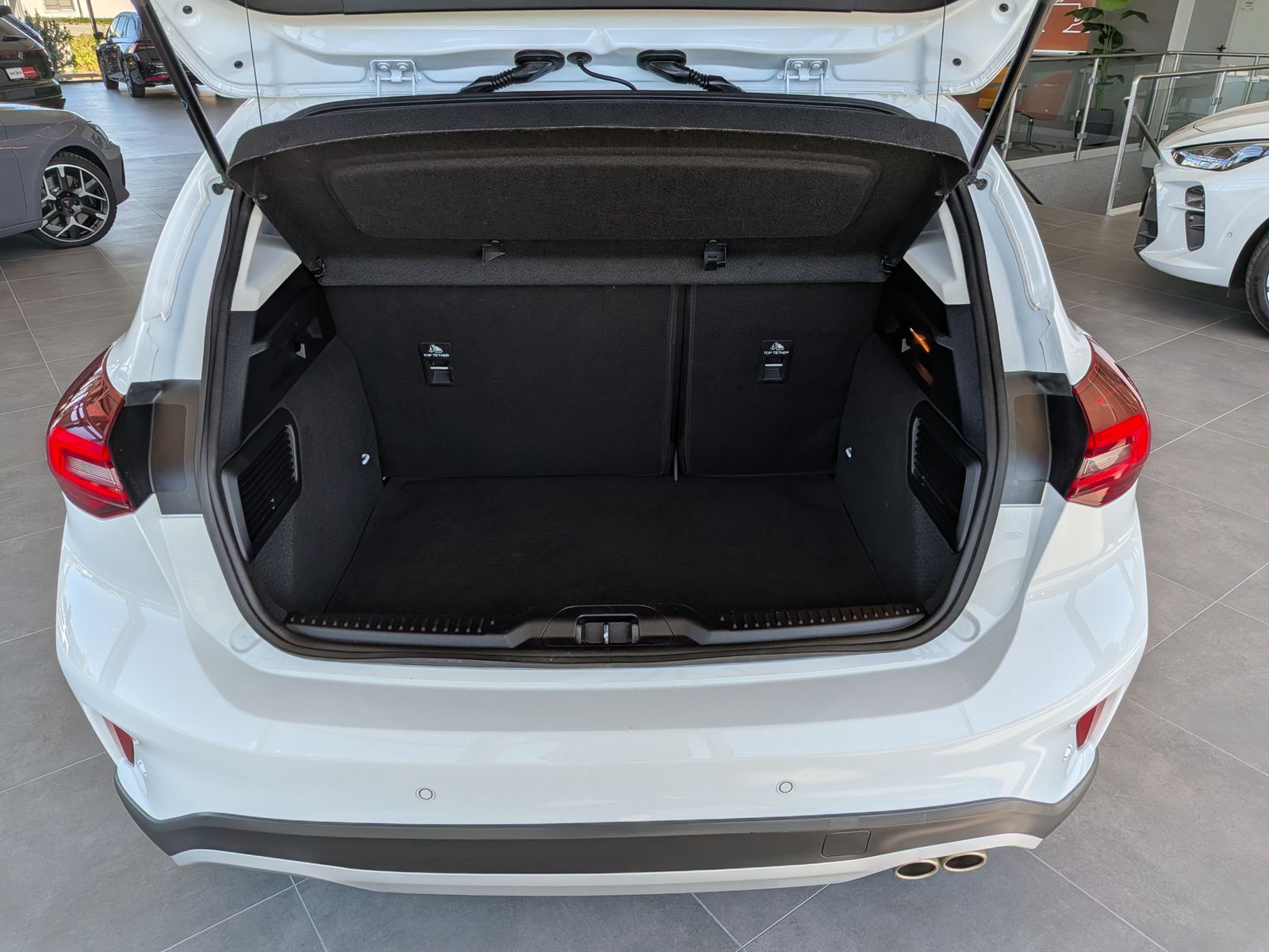 Fahrzeugabbildung Ford Focus Limo EB Active LED ACC Kamera Navi SHZ 17"