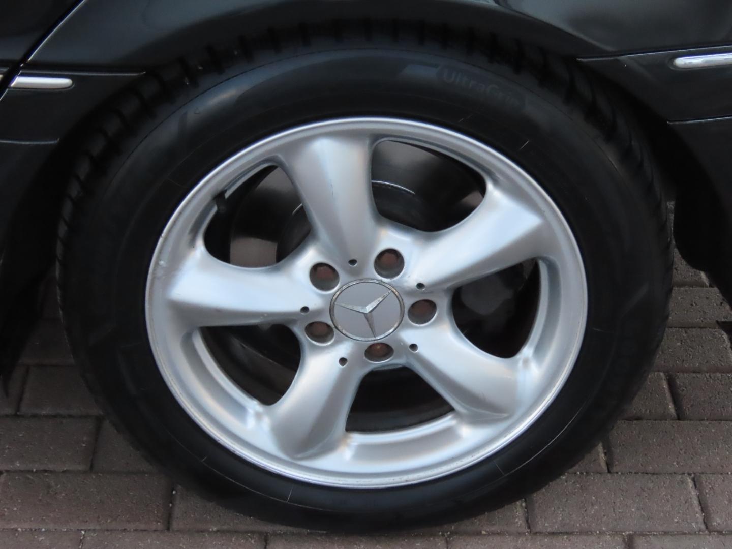 Mercedes-Benz C180 2004 — photo 42