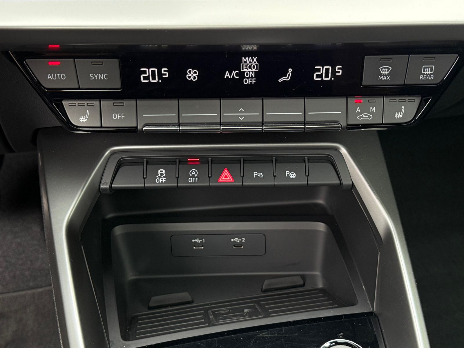 Fahrzeugabbildung Audi A3 35 TFSI S-tr. S-Line PANO+LED+ACC+SHZ+CARPLAY
