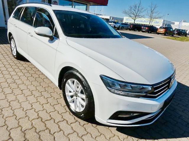 VW Passat Variant NAVI AZV PDC Kamera ALU LED