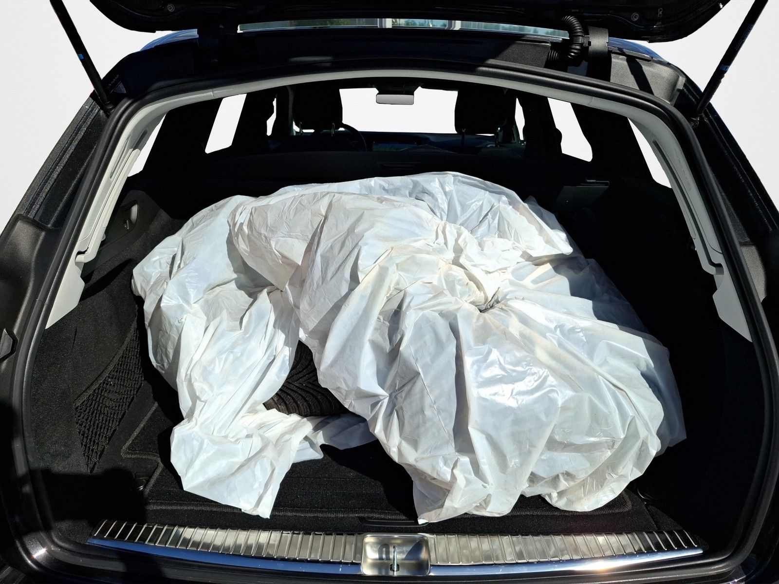 MERCEDES-BENZ E 220 d T Avantgarde AUTOMATIK / LED / AHK / NAV - Image 15