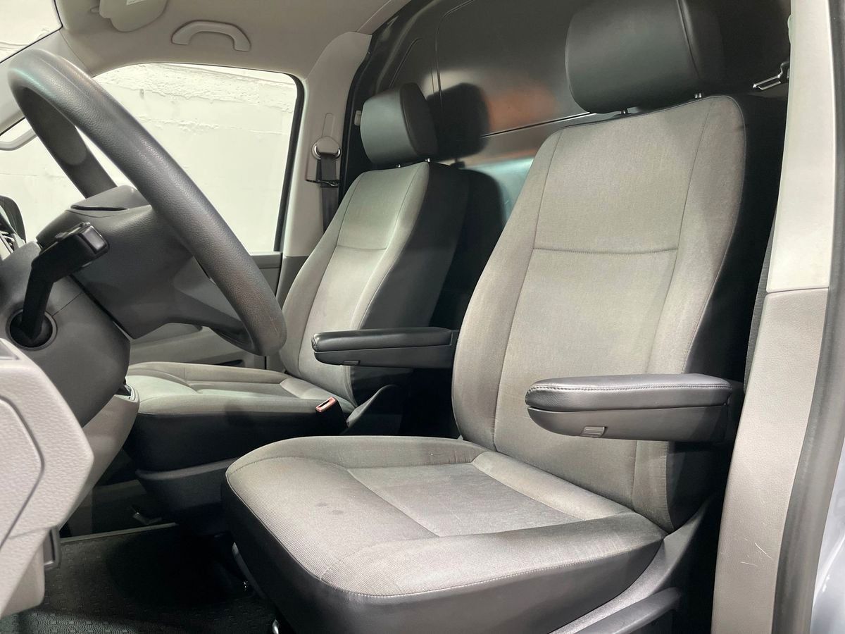 Fahrzeugabbildung Volkswagen T6 Transporter lang FWD #Tempomat#Navi