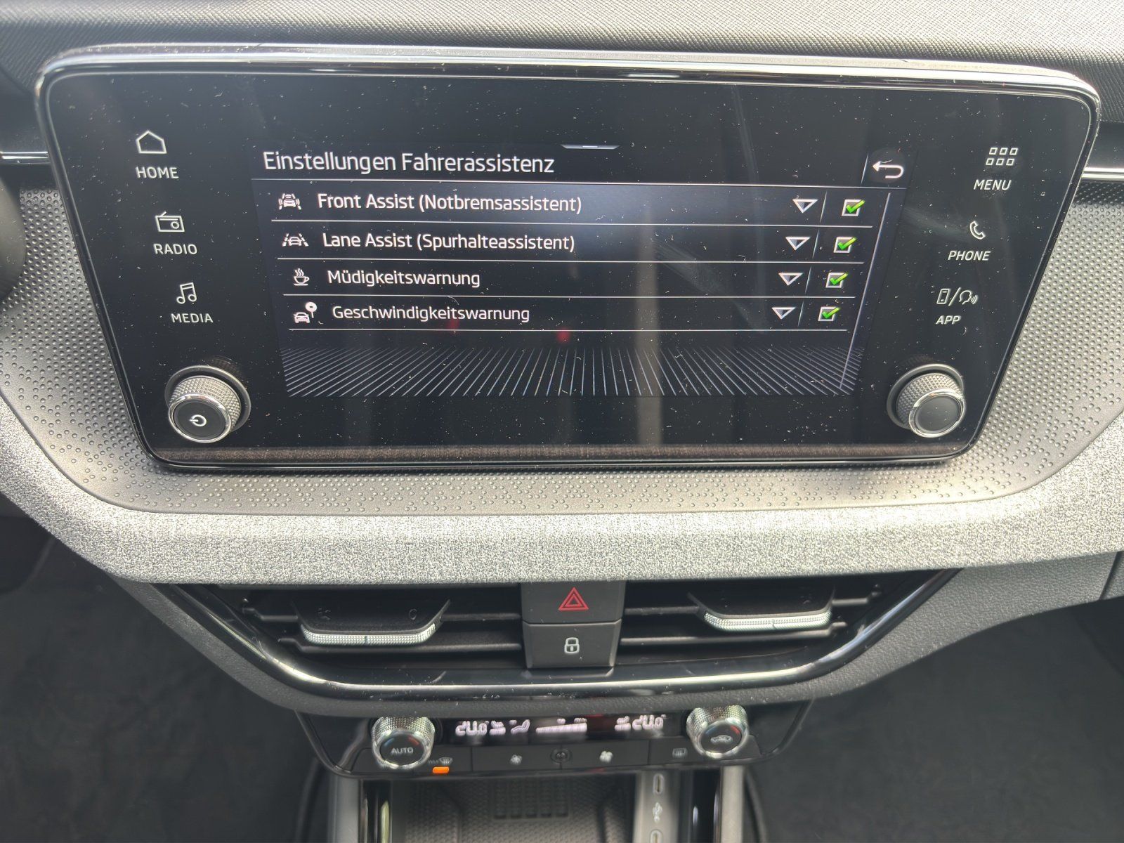 Fahrzeugabbildung SKODA Kamiq Tour 1,0 TSI 85 kW