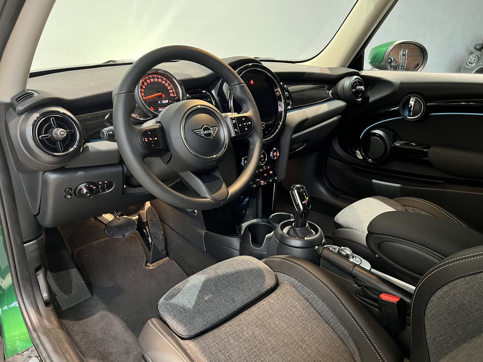 Fahrzeugabbildung MINI Cooper |Sonnenschutzverglasung |Sportsitze |PDC