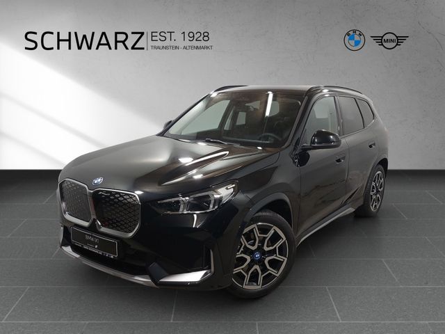 BMW iX1 xDrive30 xLine Premium 19" AHK Sportsitze