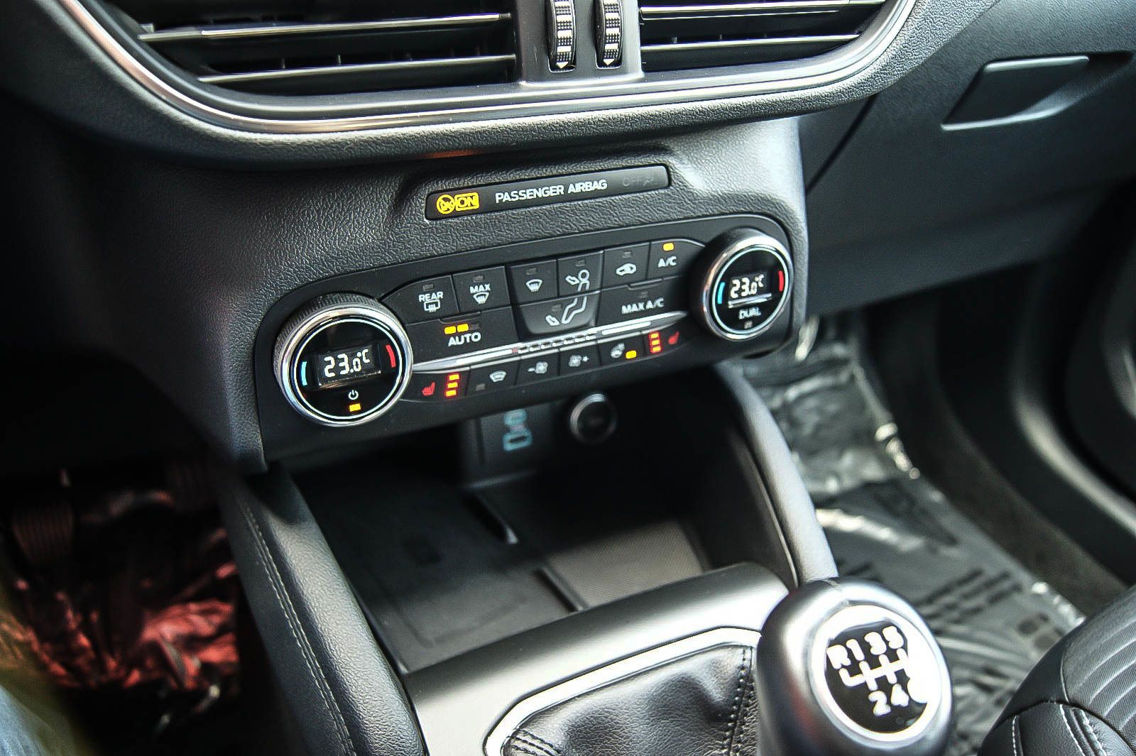 Fahrzeugabbildung Ford Kuga 1.5i Titanium X PARKASSYST KAMERA ACC LED