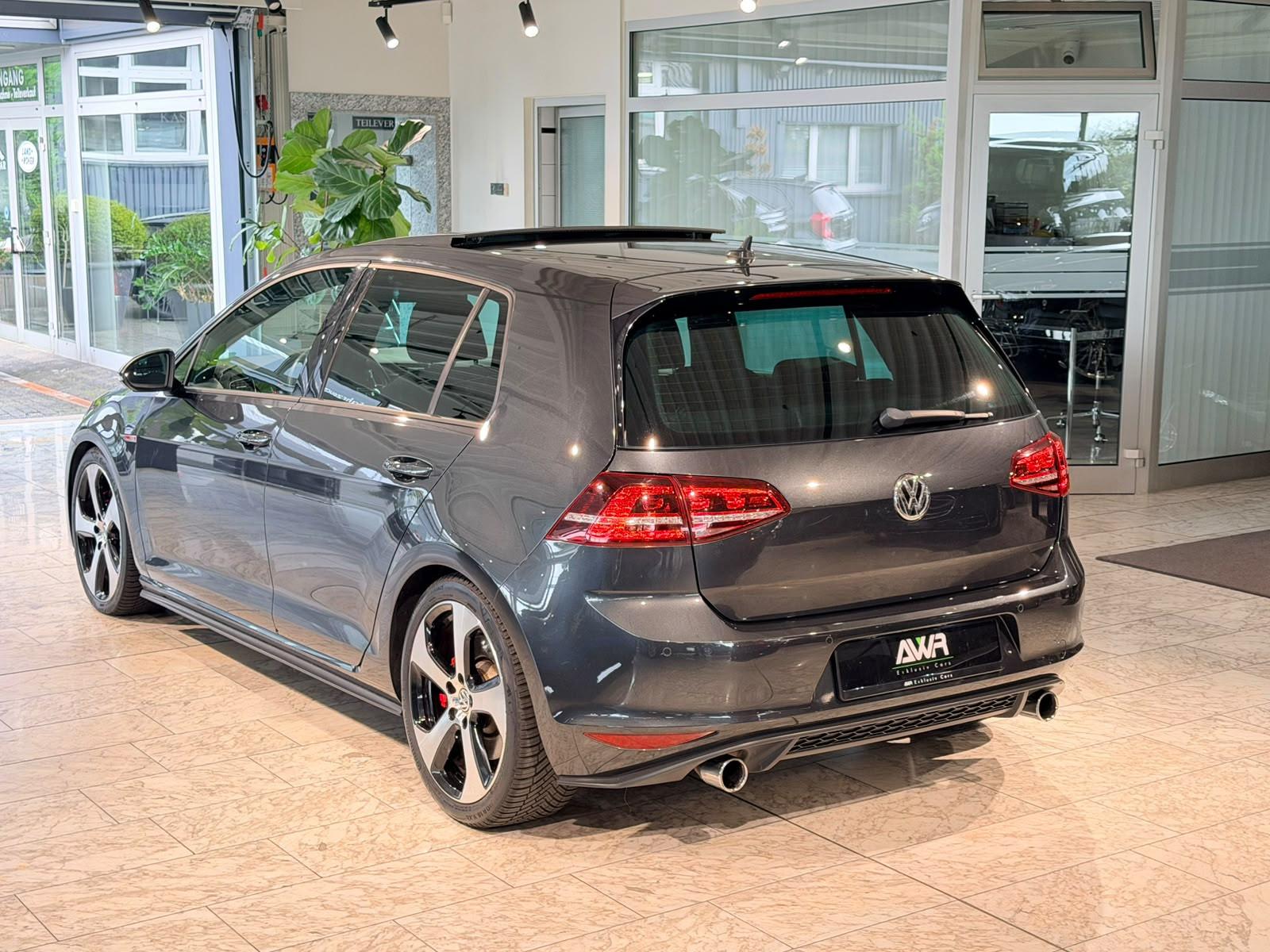 VOLKSWAGEN GOLF VII GTI PERFORMANCE 2.0 TSI 230ch BVA DSG Toit ouvrant pano Sièges chauffants sport Historique présent