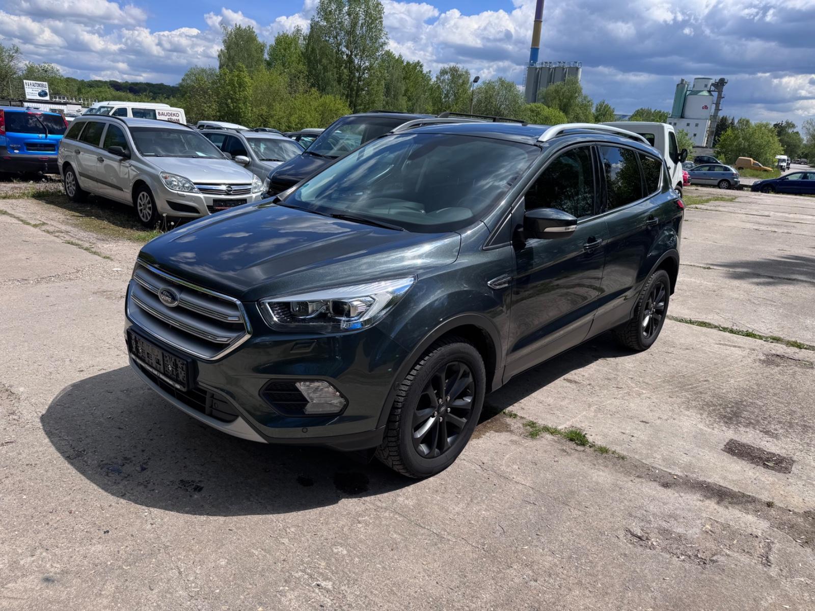 Ford Kuga Titanium-4X4-TÜV-10-2026