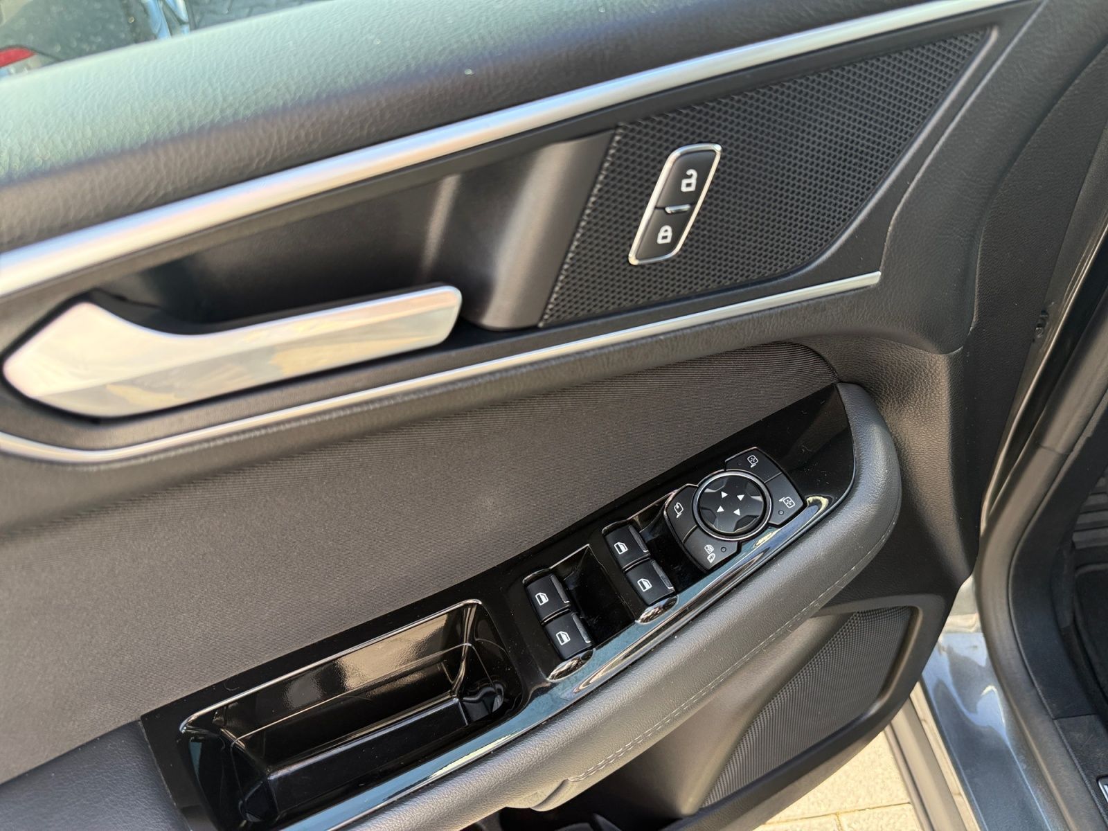 Fahrzeugabbildung Ford Galaxy 2.0 EcoBlue Titanium DAB 3-ZONEN TEMPO