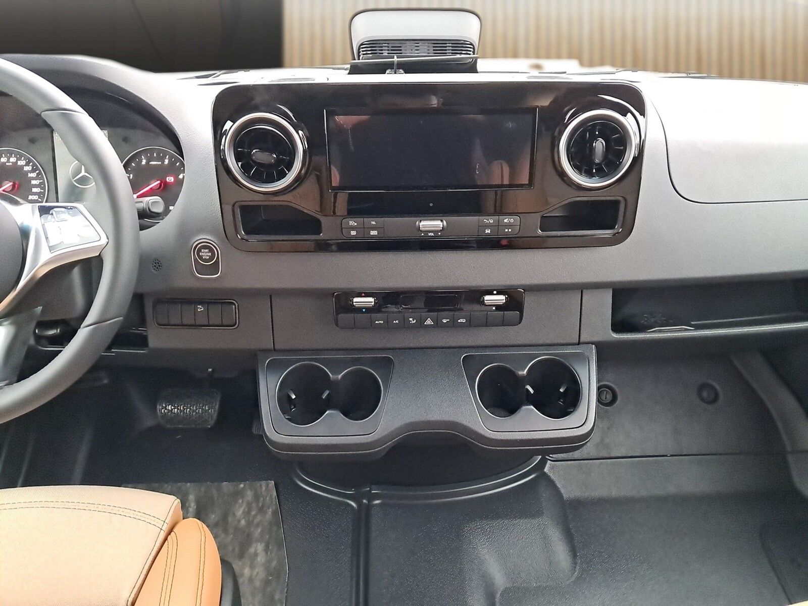 Fahrzeugabbildung Pössl Roadstar X Mercedes 190 PS Autark Paket, AHK