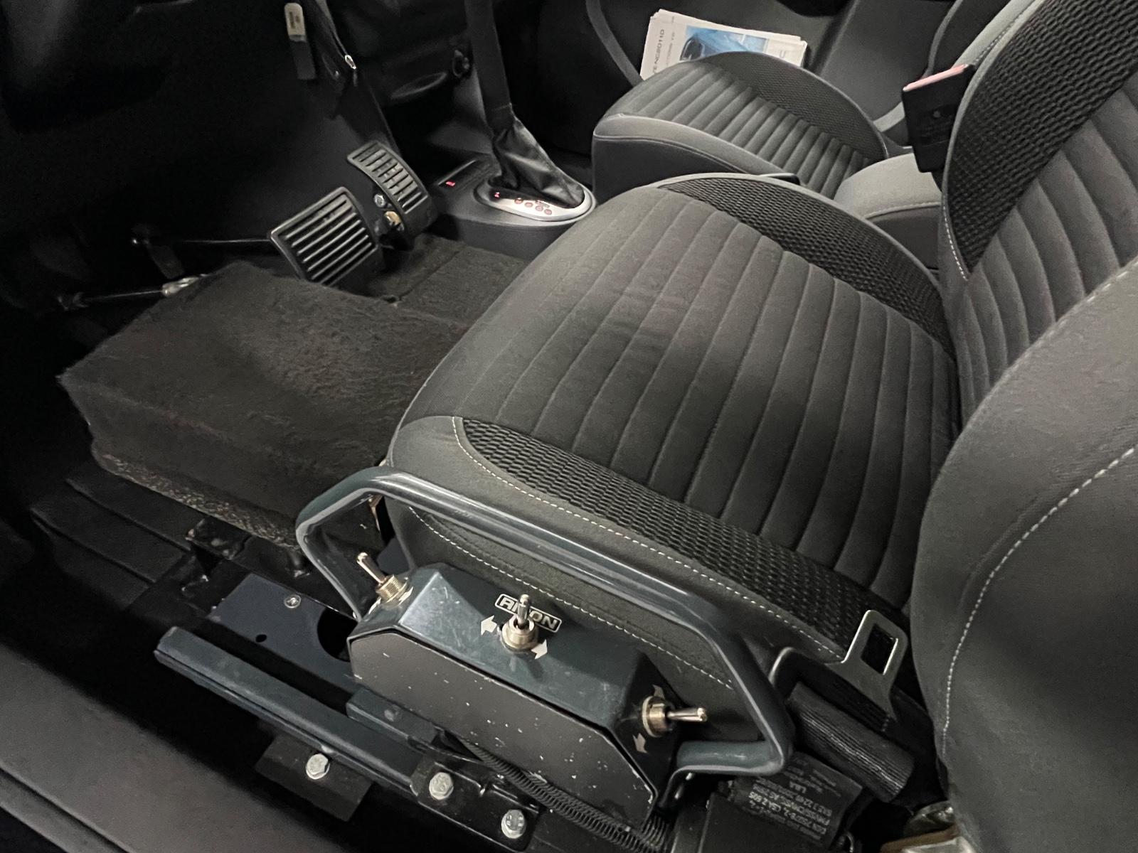 Volkswagen Caddy DSG Rollstuhllift Selbstfahrer 3329km