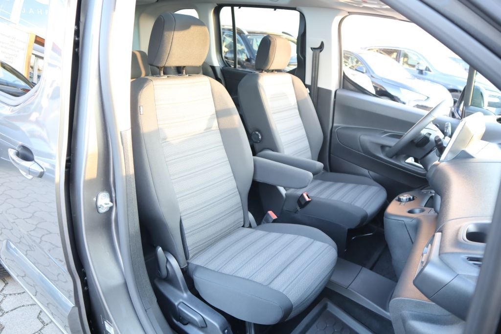 Fahrzeugabbildung Opel Combo Life 1.2 Turbo Aut. Ultimate+Navi+Panorama