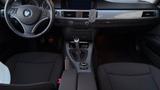 BMW 320i Touring  -  Panorama Navi Xenon HiFi - BMW 320 aus 2009: Kombi, 320i