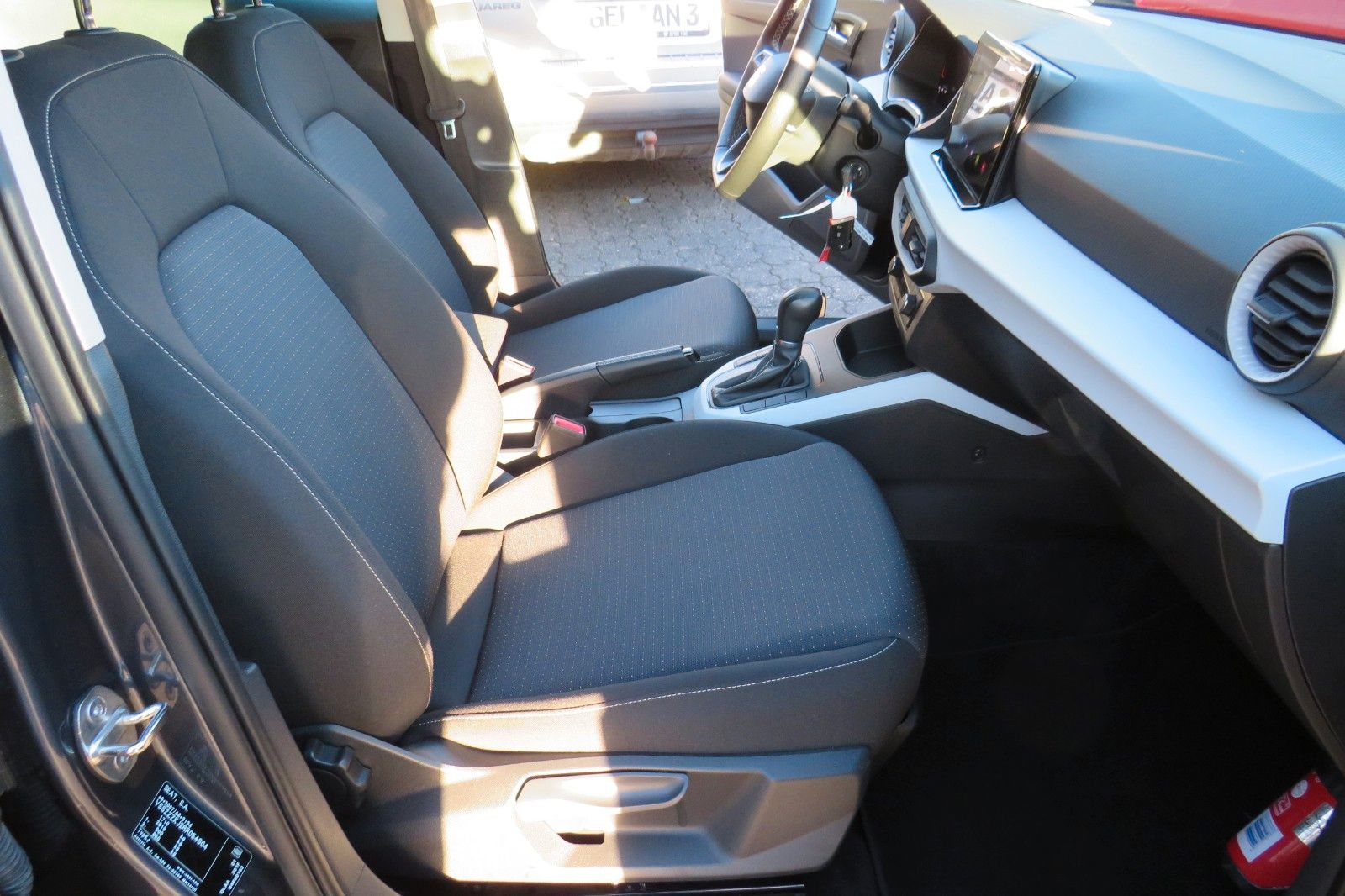 Fahrzeugabbildung SEAT Arona Style NAVI APP SITZH. PDC GRA 1.HD