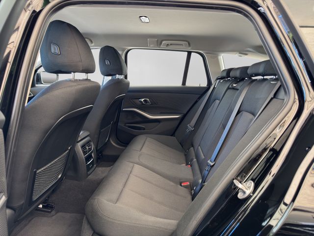 Fahrzeugabbildung BMW 318i Touring Automatik+Advantage+LED+Navi+AHK