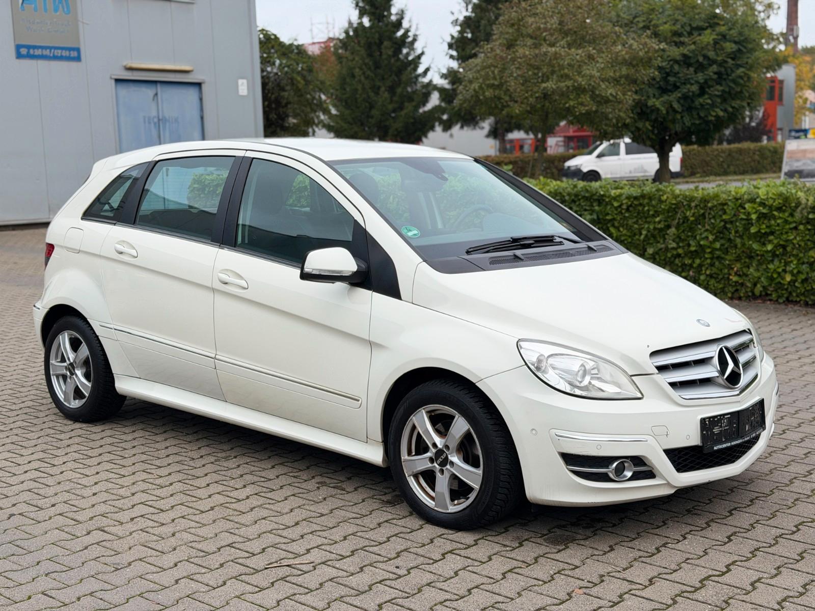 Mercedes-Benz B 180