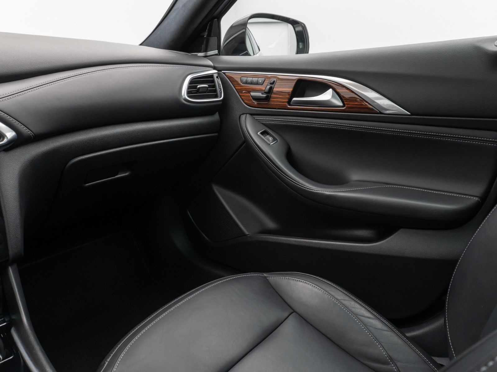 Fahrzeugabbildung Infiniti Q30 2.2 d Premium 360°Panorama Navi Sitzhzg LED