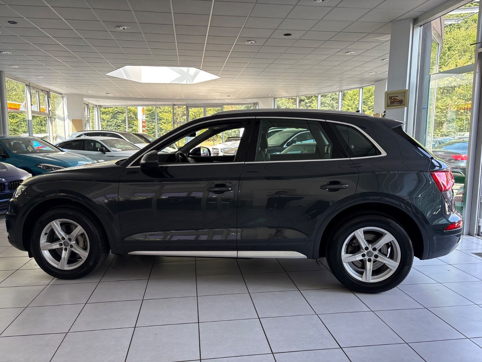 Fahrzeugabbildung Audi Q5 quattro sport